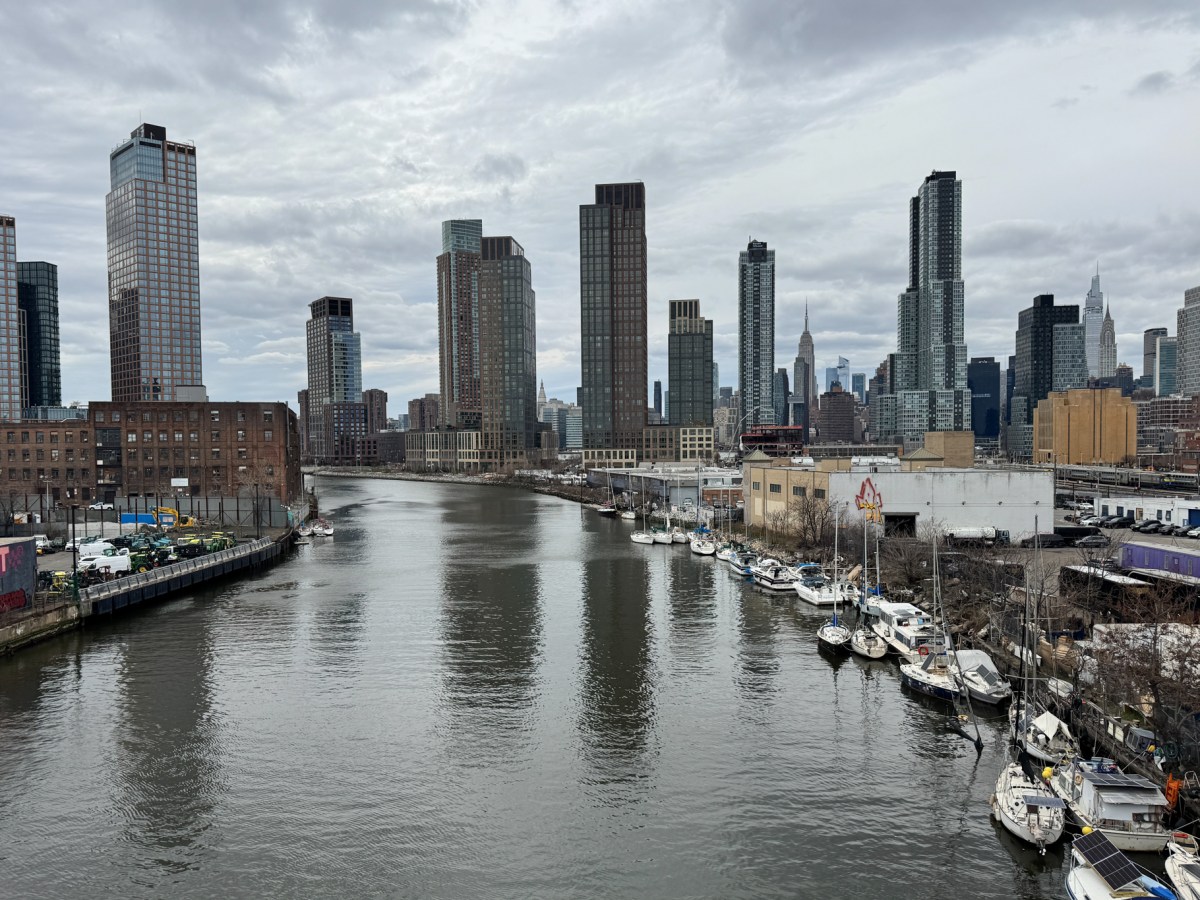Newtown Creek ran between residential buildings straddling the western Brooklyn-Queens border,