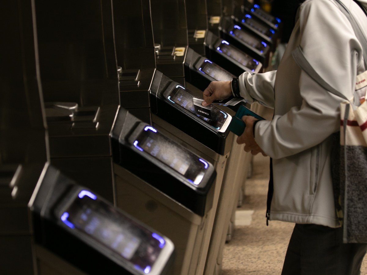 Commuters pay their fare at Bowling Green,